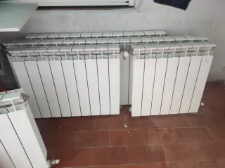 Radiadores de metal blancos