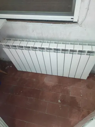 Radiadores de metal blancos