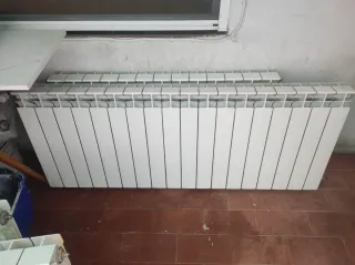 Radiadores de metal blancos