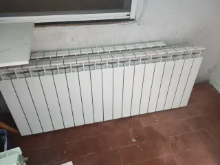 Radiadores de metal blancos