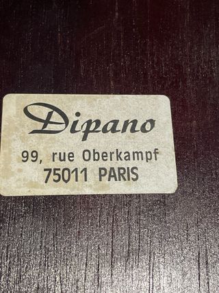 Dipano de madera con cuerdas