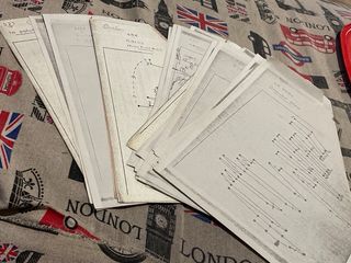 Dipano de madera con cuerdas