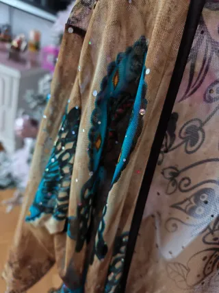 Blusa cruzada marrón con lentejuelas