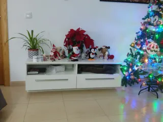 Mesa de TV blanca moderna