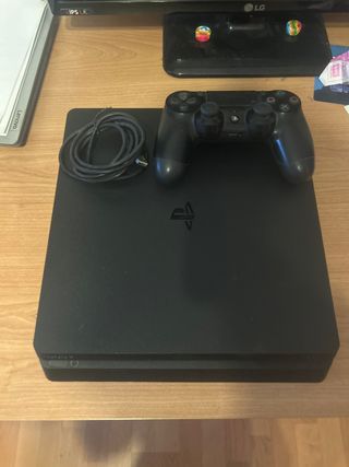 PS4 (PlayStation 4) Nera