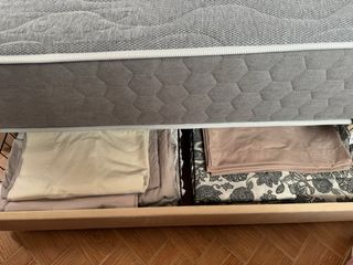 Canapé y colchón casi nuevos