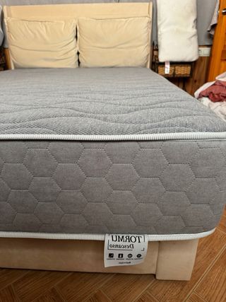 Canapé y colchón casi nuevos