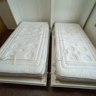 Camas abatibles de madera blancas