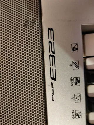 Teclado Yamaha con soporte