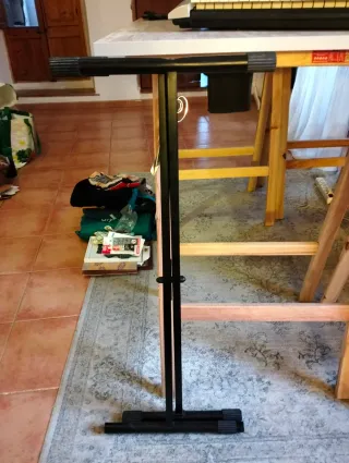 Teclado Yamaha con soporte