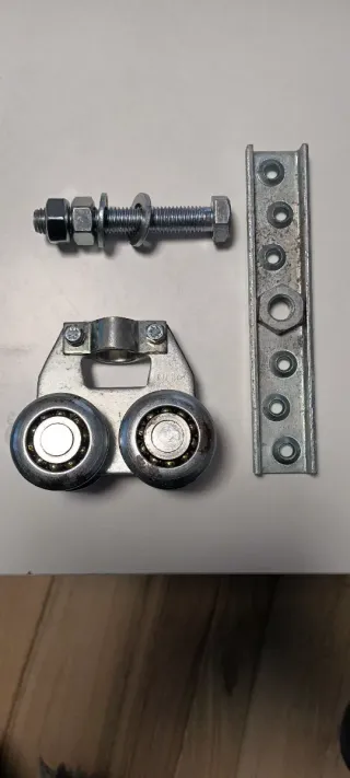 Herraje para puerta corredera con ruedas