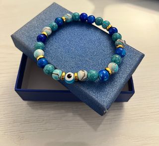 Pulsera hecha a mano con caja