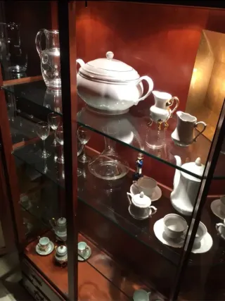 Vitrina madera , puertas cristal