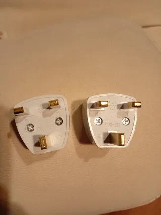 2 Adaptadores de Enchufe UK Viaje