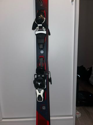 Esquís Atomic con fijaciones + botas Salomon