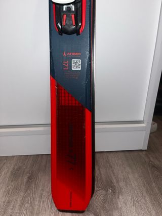 Esquís Atomic con fijaciones + botas Salomon