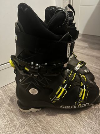Esquís Atomic con fijaciones + botas Salomon
