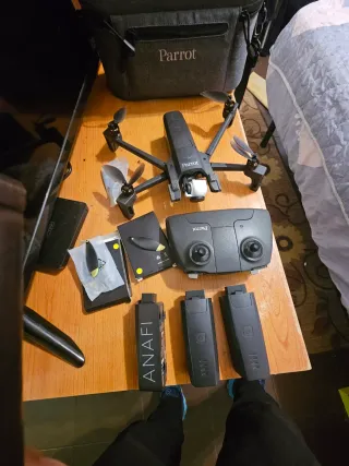 Drone Parrot Anafi + Accessori
