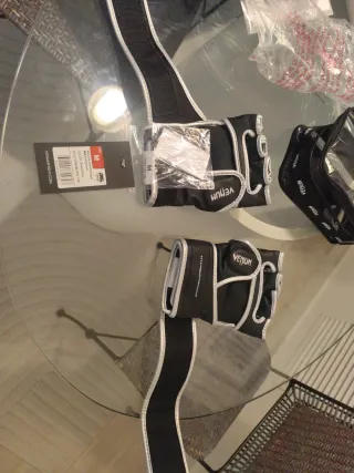 Guantes Venum Challenger MMA Negros y Plateados