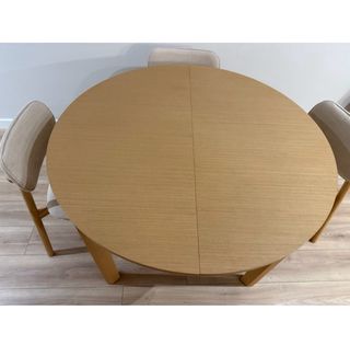 Mesa EVEN. Redonda extensible ø120 madera maciza