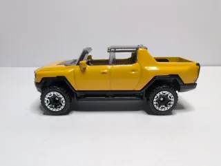 GMC Hummer EV Amarillo hotwheels