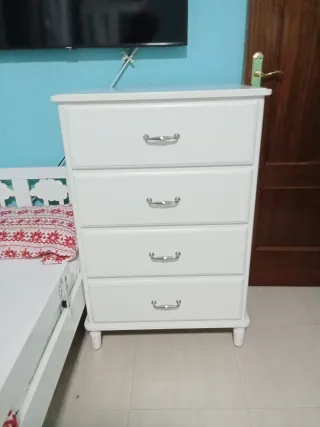 Cajonera de madera blanca