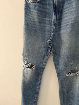 Pantalón vaquero Zara desgastado