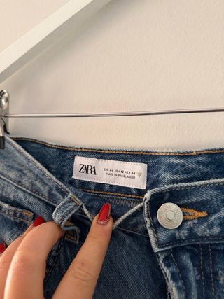 Pantalón vaquero Zara desgastado