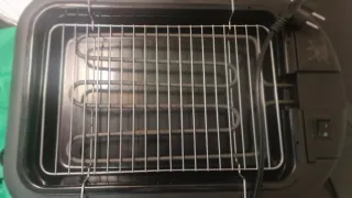 Barbacoa Eléctrica Negra y Plateada, usada una vez