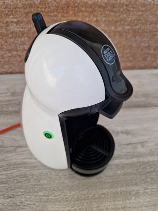 Cafetera Dolce Gusto Blanca y Negra