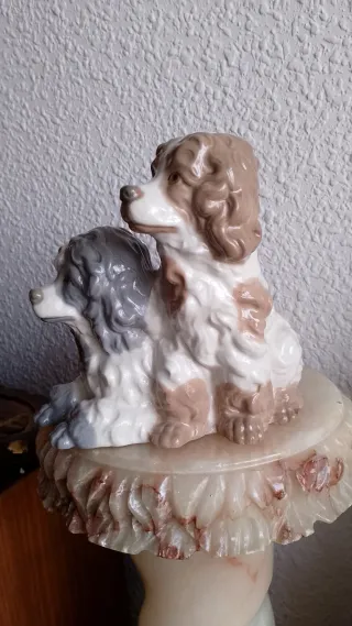 Figuras de perros de porcelana