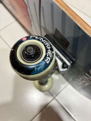 Skate Punisher con diseño de oso punky