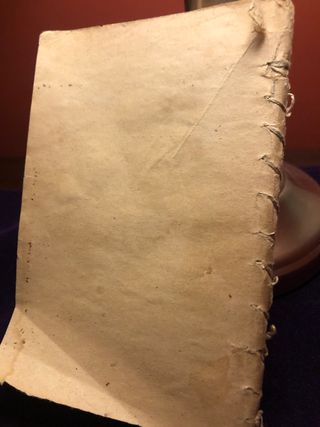 Libro religioso muy antiguo con litografías únicas