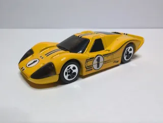 Hot Wheels 67 Ford GT40 Mk Amarillo