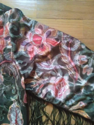 Kimono floral con flecos