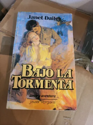 Bajo LA Tormenta/Ride the Thunder (Spanish Edit...