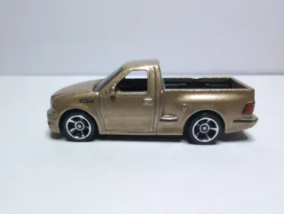 Hot Wheels Ford F-150 SVT Lightning '99