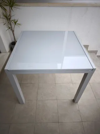 Mesa extensible Lyra cristal y metal