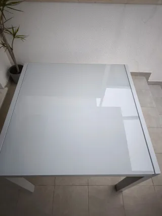 Mesa extensible Lyra cristal y metal