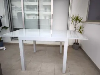 Mesa extensible Lyra cristal y metal