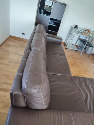 Sofá chaiselonge de cuero de la marca Granfort