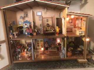 Casa de muñecas amueblada