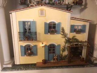 Casa de muñecas amueblada