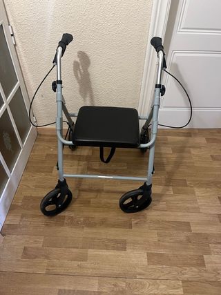 Silla de ruedas nueva, andador y silla para ducha