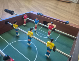 Mini futbolín en perfecto estado