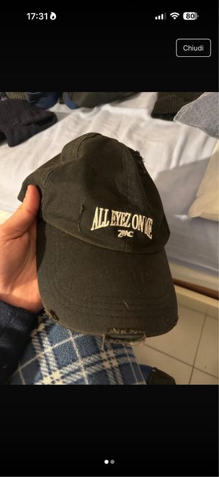 Cappellino All Eyez On Me strappi