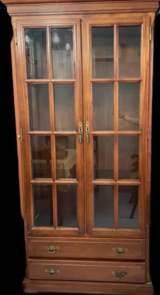 Vitrina madera cristal 2 puertas cajones