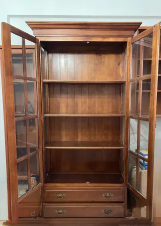 Vitrina madera cristal 2 puertas cajones