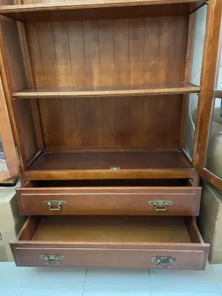 Vitrina madera cristal 2 puertas cajones