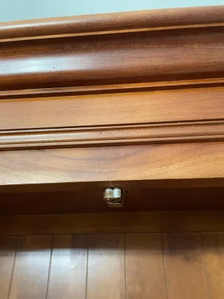 Vitrina madera cristal 2 puertas cajones